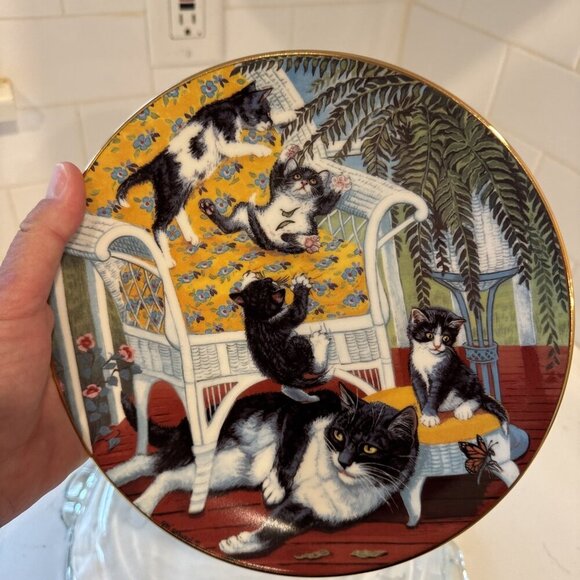 Country Kitties Series By Gre Gerardi “Just For The Fern Of It” Collectors Plate - Picture 12 of 16